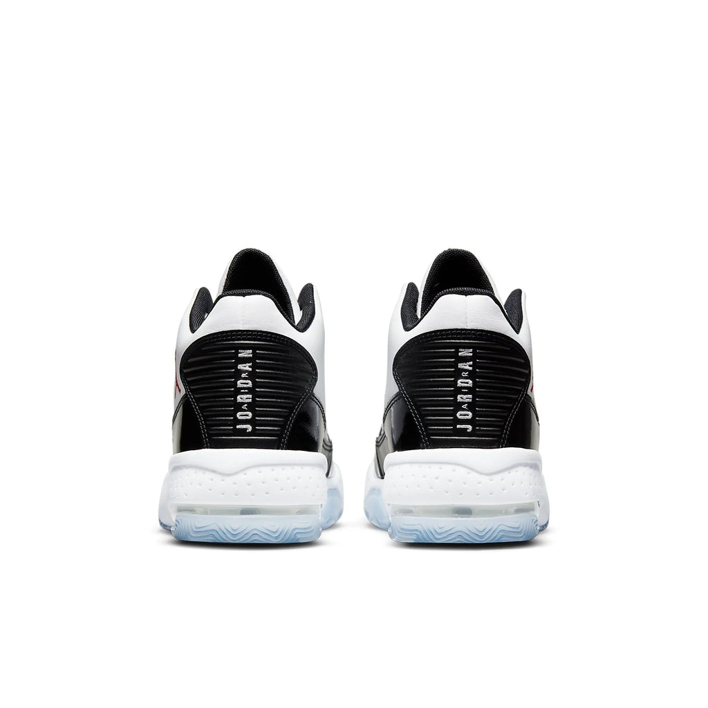 Zapatilla Air Jordan Max Aura 2 'White Gym Red'